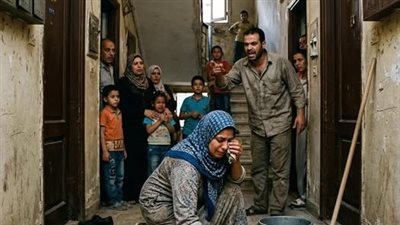 طليقها شافها بتمسح السلم