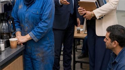 رفضوا ترقيتي في المصنع لأنهم قالوا إن وجهي لم يعد مناسبًا لاستقبال العملاء