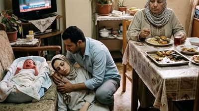 رجعت من الشغل لقيت مراتي مغمى عليها وابني بيصرخ… وأمي قاعدة تاكل بكل برود!