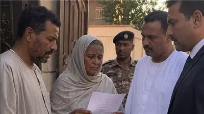 عاد رجل إلى قريته