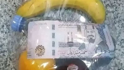 توزيعات مضحكة على اشارة المرور في رمضان بالسعودية 